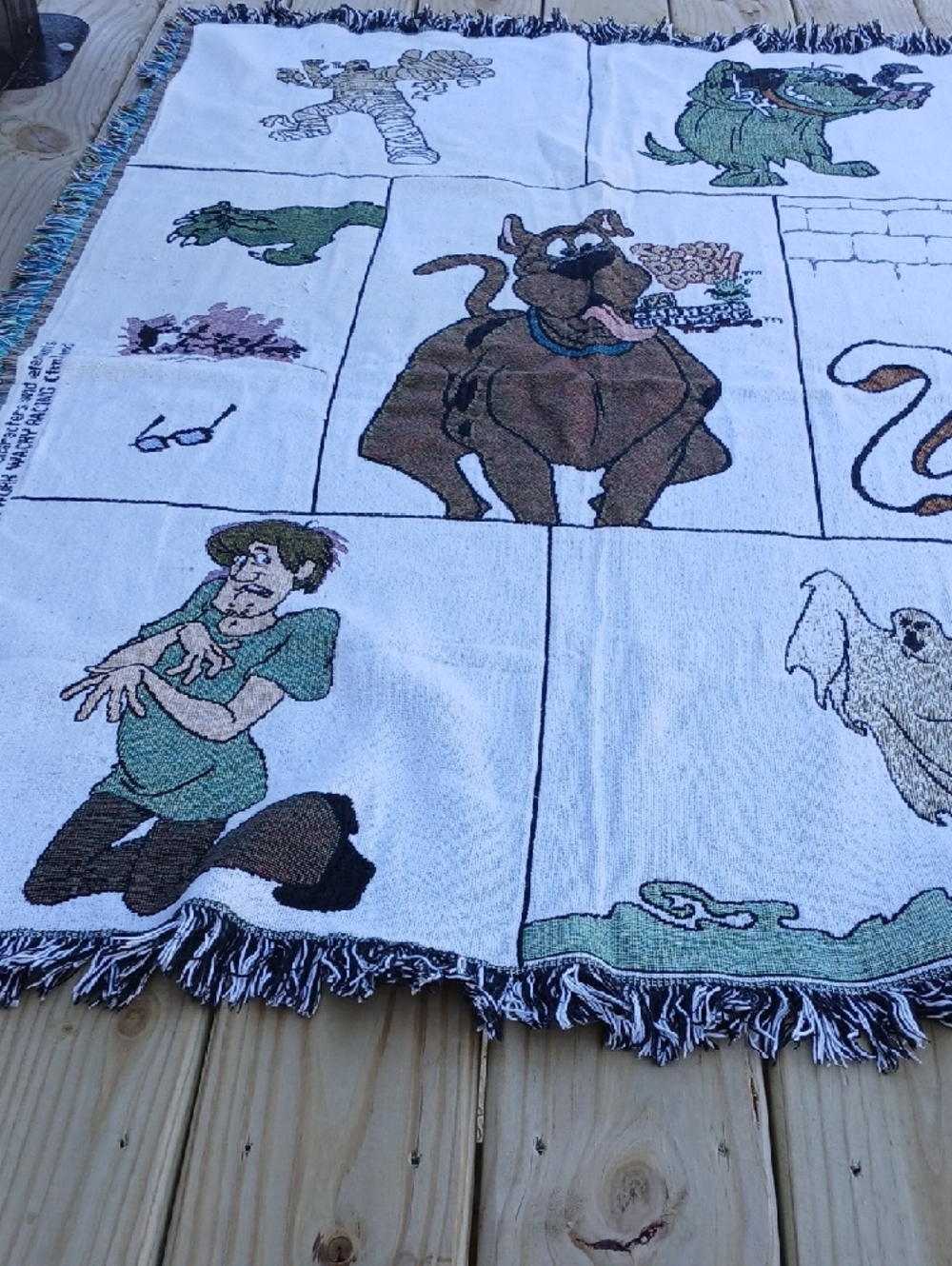 Scooby-Doo Graphic Throw Blanket - Brown & White - Picture 7 of 13